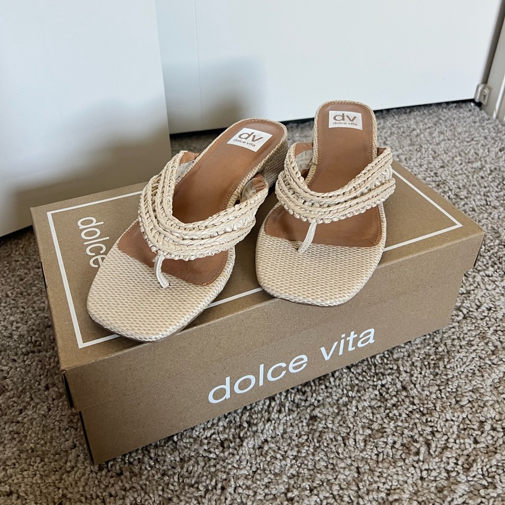 Dolce Vita Women's Tan Woven Sandals